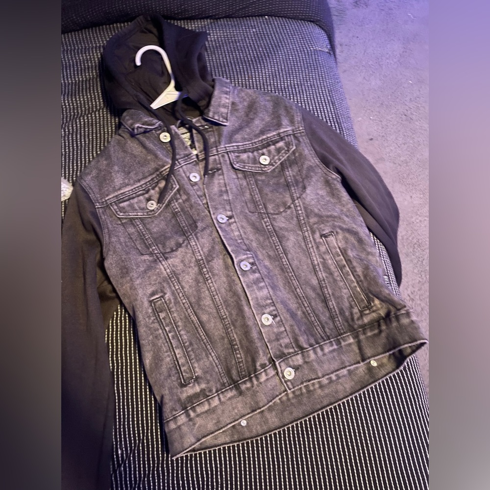 size small black jean jacket men’s
